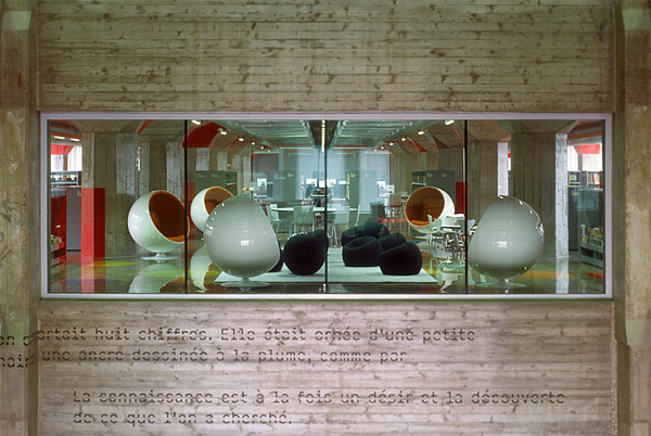 кресла Egg в интерьере Парижской библиотеки