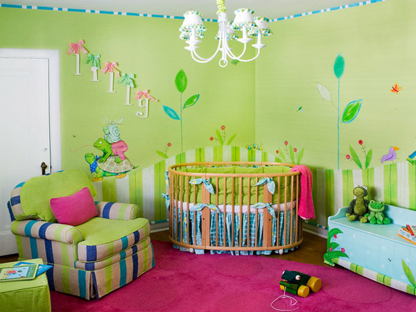 интерьер детской комнаты с росписью на стенах