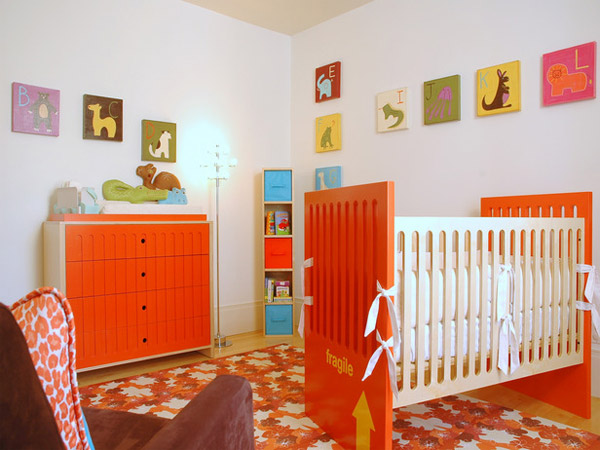дизайн детской комнаты с мебелью из дерева