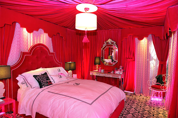 интерьер спальной комнаты для девочки в стиле барби