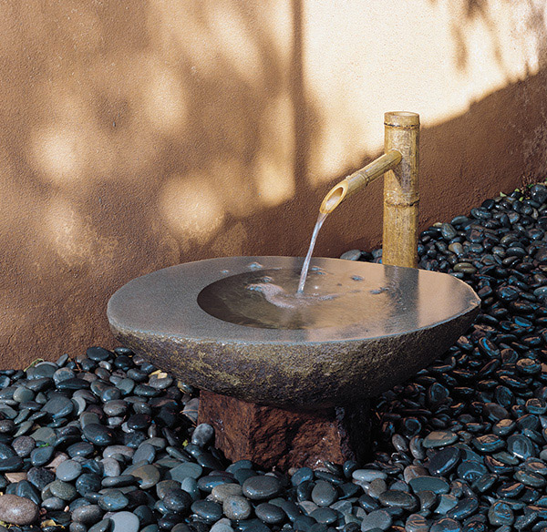 декоративный фонтан из натурального камня