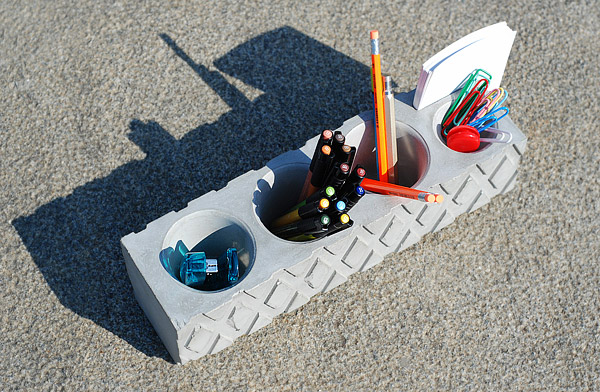 подставка для карандашей из бетона, дизайнер Константин Баранов