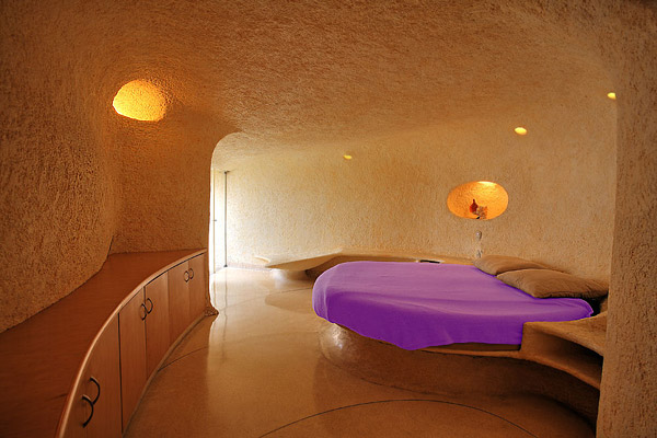 Интерьер спальни в доме Nautilus, биоархитектура