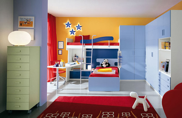 Интерьер и дизайн кабинета, рабочее место для ребенка под двухэтажной кроватью